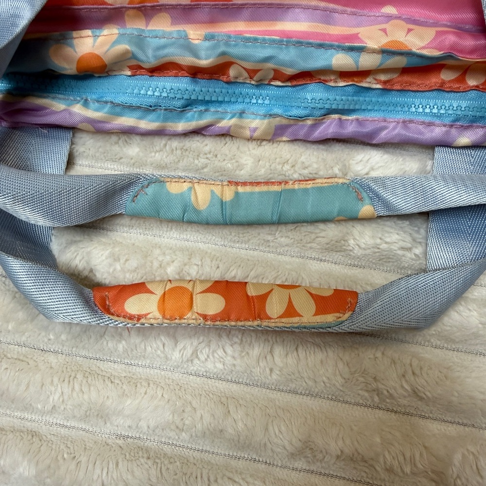 Katydid: Colorful Floral / Daisy, Girls / Womens Overnight Tote Bag - Picture 10 of 12